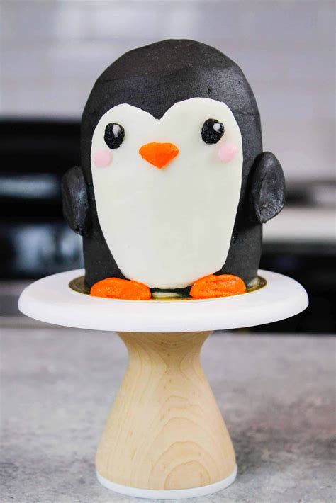 Penguin Cupcakes - The Cutest Winter Cupcake Idea | Recipe | Penguin cupcakes, Winter cupcakes ...