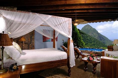 Caribbean five star Ladera Resort in St. Lucia | De Luxo Sphere