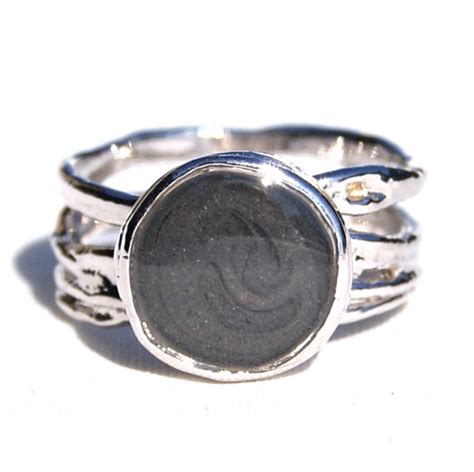 Select Beautiful Cremation Ring for Ashes to Keep Your Loved One Close