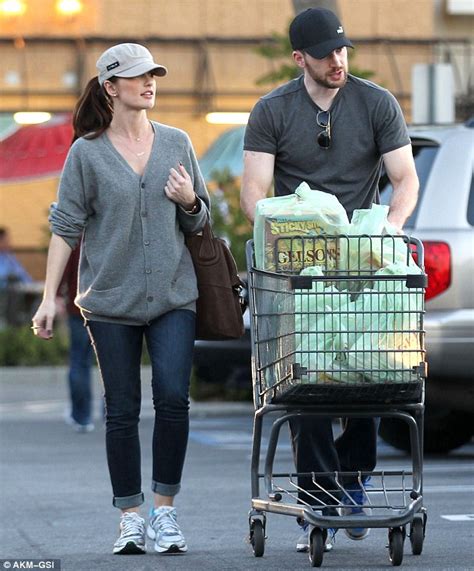 Chris Evans and Minka Kelly shop for groceries | Daily Mail Online