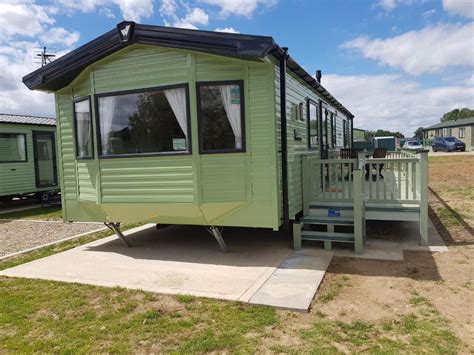 Chalet Luxury 6 Birth Caravan with Hot Tub in Skegness (GB Skegness) - Booking.com