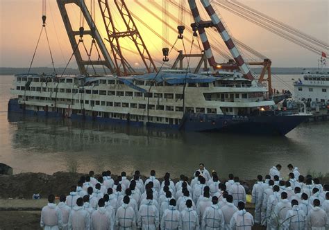 China cruise ship death toll rises to almost 400 - Chicago Tribune