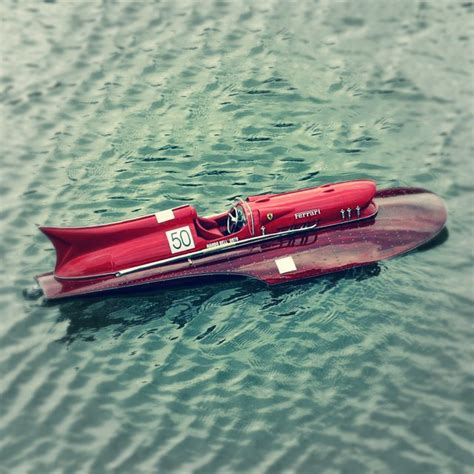 RC Ferrari Race Boat » Petagadget