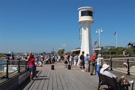 Littlehampton Lighthouse, East Pier, Littlehampton - Beautiful England ...