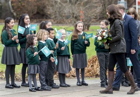 Kate Middleton - Visits the Robin Hood Primary School -25 | GotCeleb