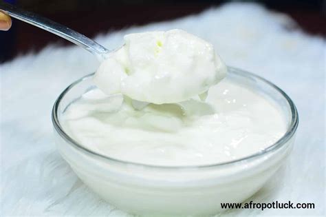 EASY HOMEMADE YOGURT WITHOUT YOGURT MAKER (VIDEO)