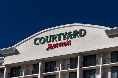 Courtyard Marriott Logo