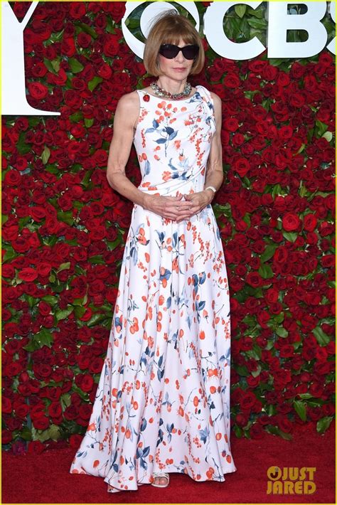 Anna Wintour Is Wearing Sunglasses Inside the Tony Awards 2016: Photo ...