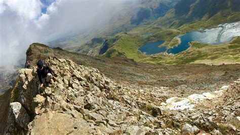 Atop the ridge of Crib Goch in Wales : pics