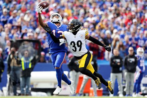 Bills QB Josh Allen connects with WR Gabe Davis for mind-bending one-handed TD catch