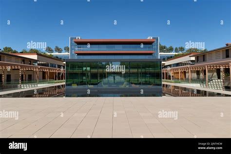 Academic building on the campus of Claremont McKenna College campus Stock Photo - Alamy