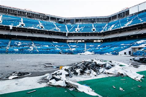 Eerie photos of the Pontiac Silverdome in its final days - Pride Of Detroit