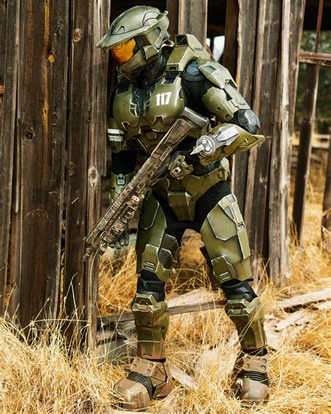 Halo 3 Cosplay or action figure? : r/halo