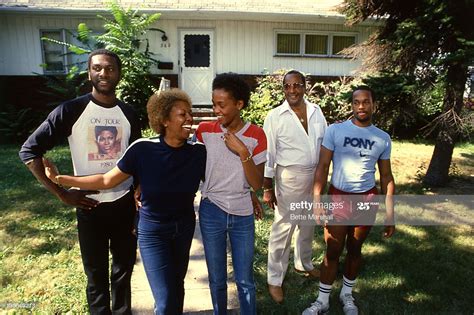 A Young Whitney Houston poses with her mother Cissy Houston , father ...