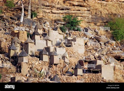 Dwelling of the Tellem people on the Bandiagara escarpment, Dogon ...