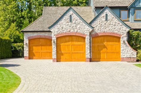 54 Cool Garage Door Design Ideas (PICTURES)