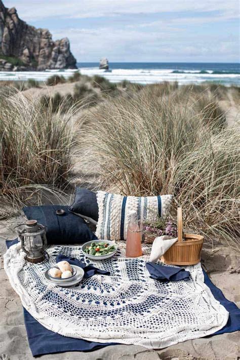 Beach Picnic Essentials | Picnic Lifestyle