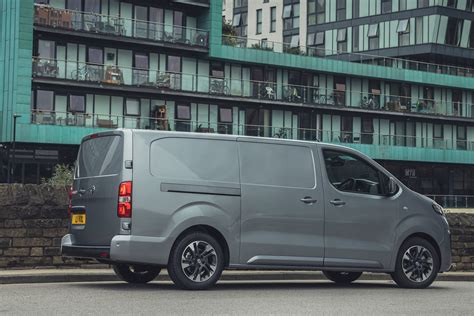 Vauxhall Vivaro-e electric van review (2021) | Parkers