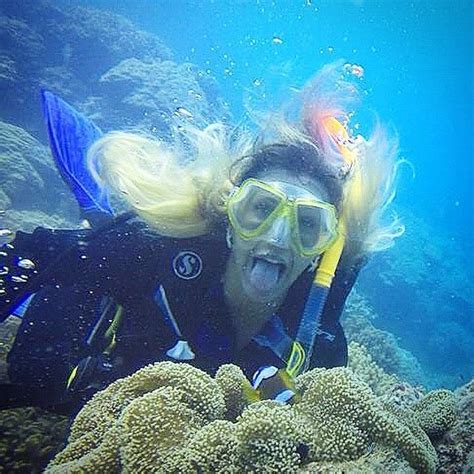 Pin by Leon Wolters on Scuba Ladies 2 | Underwater fun, Scuba girl ...