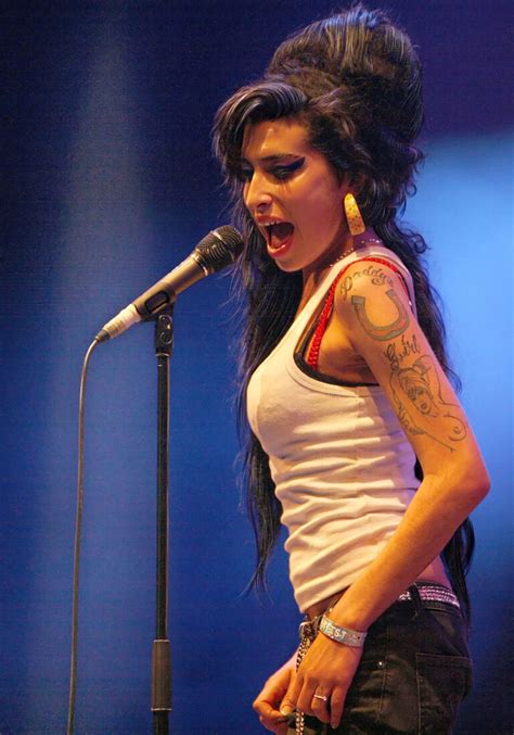 Top 10 Greatest Amy Winehouse Songs - Top10HQ