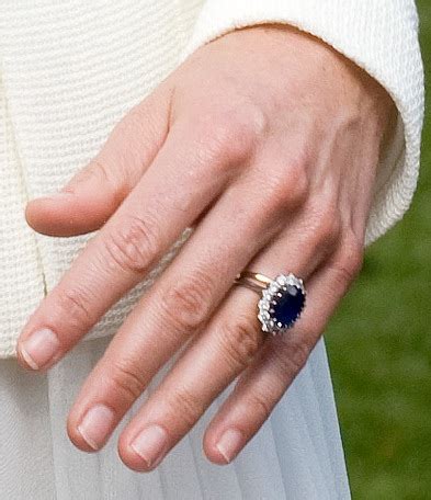 Kate Middleton Wedding Ring Set : Kate Middleton wears one of the most ...