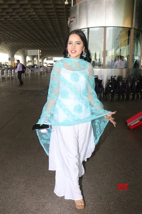 Actress Urfi Javed Spotted At Airport Departure - Gallery - Social News XYZ