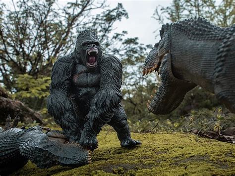 King Kong VS Vastatosaurus Rex Dinosaur Toys With Realistic Rock Action Figure Rampage Gorilla ...