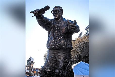 harry-caray-statue-wrigley-field - Baseball Brew Crew