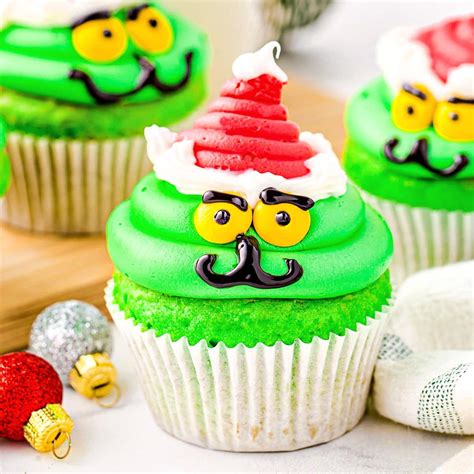 Grinch Cupcakes - Mom On Timeout