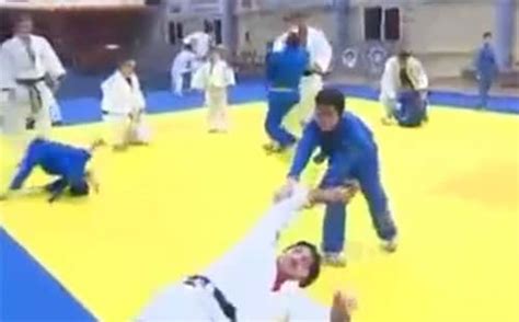 Vladimir Putin teaches child Judo technique to throw giant - MMA ...