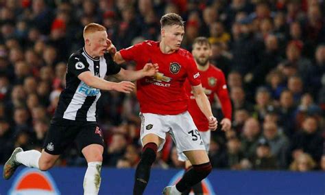 Scott McTominay's injury takes gloss of vibrant Manchester United's display