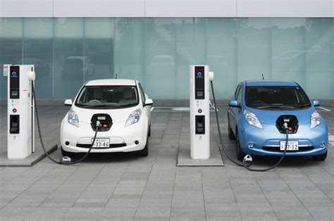 Diferencias básicas a la hora de conducir un coche eléctrico frente a uno de combustión ...