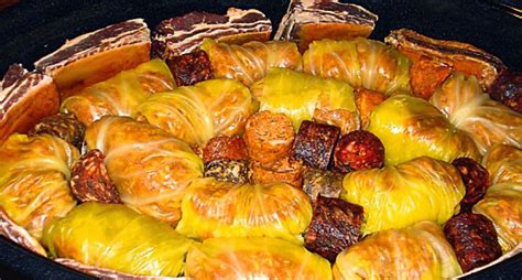 Travel tips to Serbia: Serbian cuisine: Sarma - Finger licking dish!