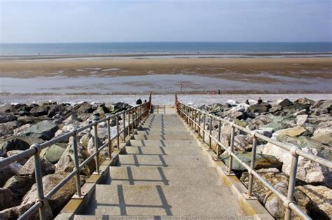 Towyn Beach (Abergele) photos | UK Beach Guide