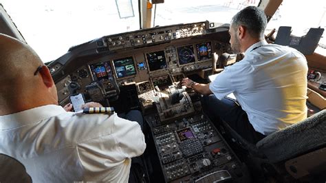 FAA boss reacts to calls to raise pilots' mandatory retirement age | Fox Business