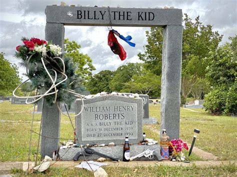 Billy the Kid's Grave in Hamilton, Texas | AKA "Brushy Bill"?