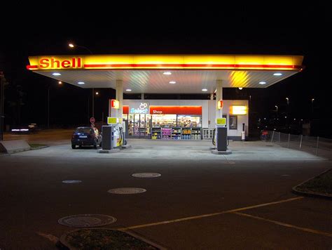 Shell cuts 9,000 jobs as COVID speeds switch to green energy - Bulletin ...