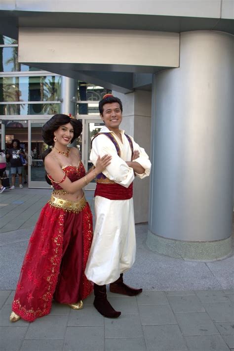 Aladdin and Princess Jasmine | Disney Cosplay Pictures From D23 July ...