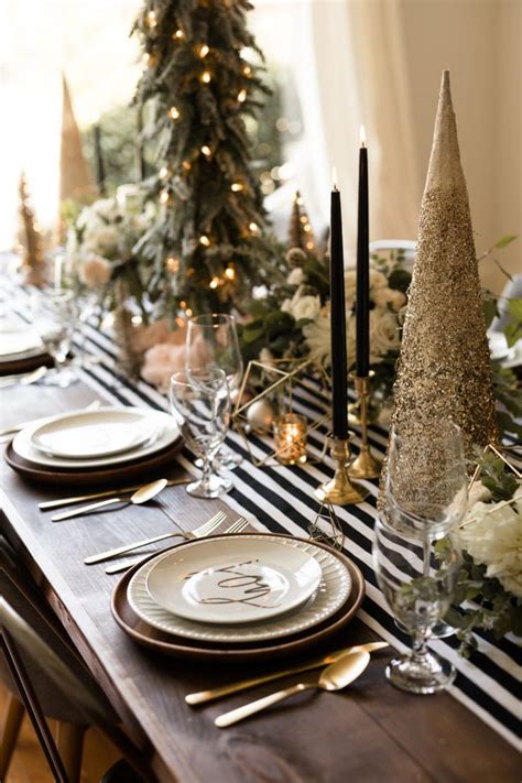 Contemporary Christmas Table Decor - Parties 365 | Christmas dinner ...