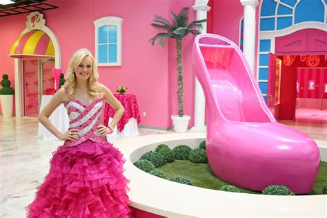 Biggest Barbie Dreamhouse | Curiocity: A Tour Of Barbies Dreamhouse Experience Real Barbie, I'm ...