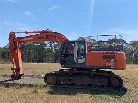 The Top 8 Tips for Buying a Used Excavator | Machines4U