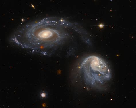 Hubble captures a colliding pair of galaxies