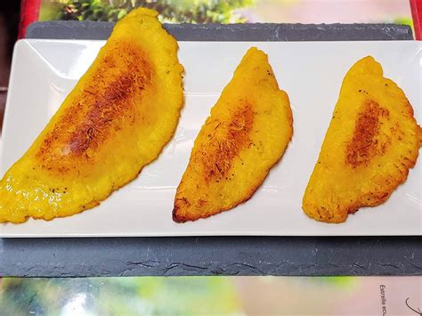 Receta de empanadas de plátano macho maduro con queso vegano