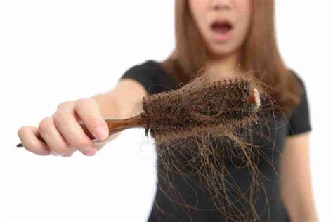 Hair Loss in Women: 5 Causes & Natural Treatments