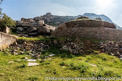 My Journeys In India: Madhugiri Fort or Madhugiri Betta