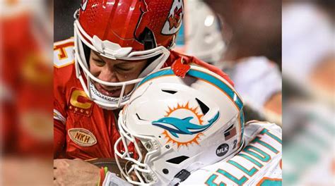 WATCH: Chiefs Patrick Mahomes's helmet cracks open amid cold weather