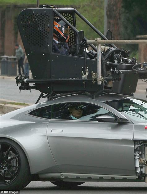 Daniel Craig teams suit with trainers to shoot scenes for James Bond film Spectre in Rome ...