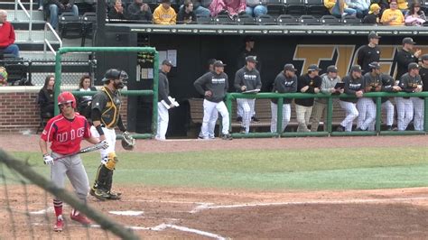 Missouri Baseball Defeats UIC Flames 11-10 - YouTube