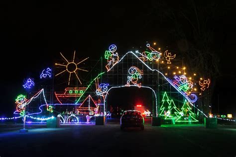 8 Festive Christmas Light Displays in Upstate New York to Visit in 2023 - Uncovering New York