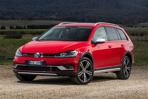 Volkswagen Golf Alltrack 2017 review: snapshot | CarsGuide